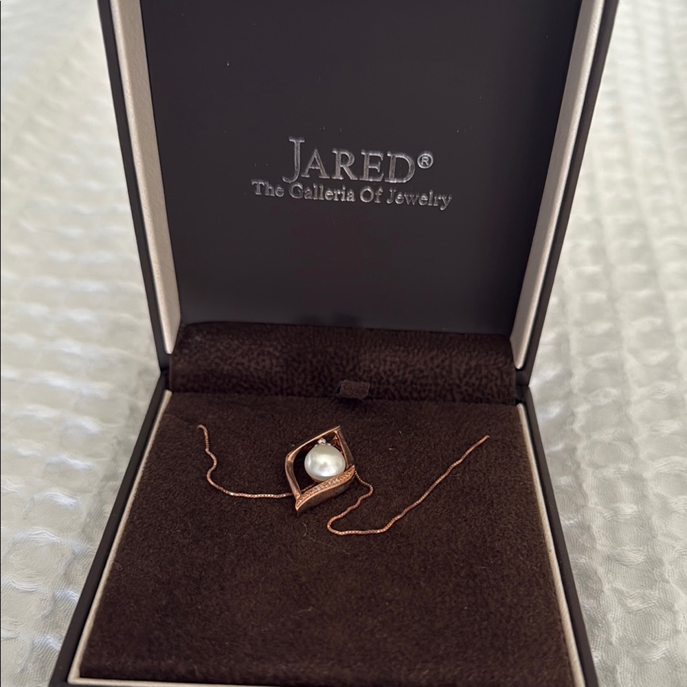 Rose Gold Pearl Necklace